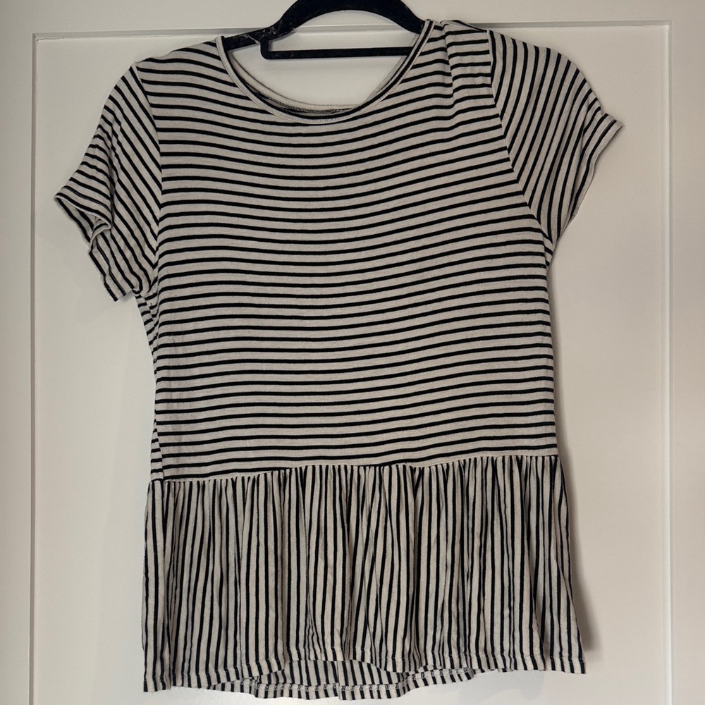 Striped Short-Sleeve Peplum Tunic - Black & White
